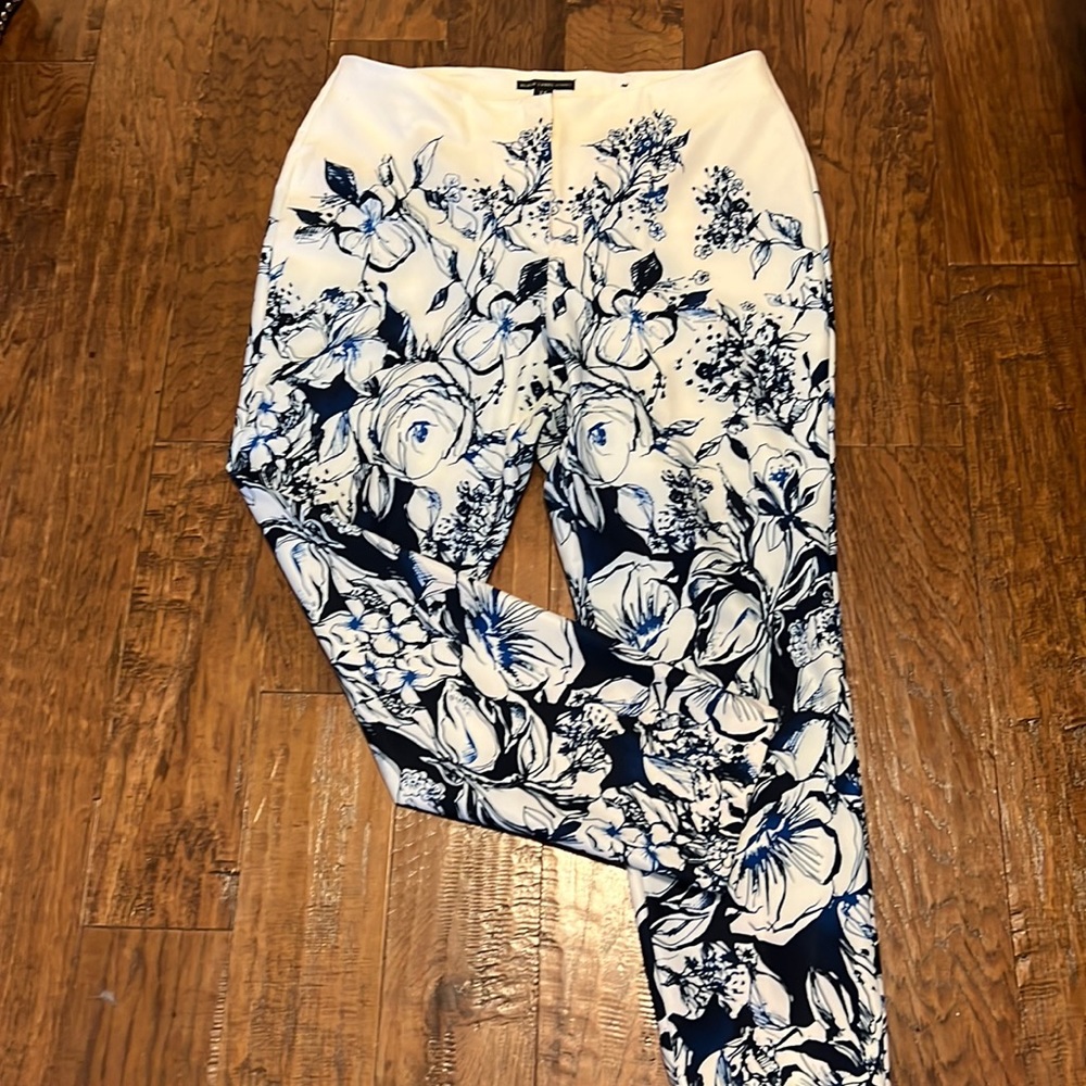 Black Label Chico’s,2.5 ankle, 88%polyester,12%Spandex- darling fabric-style!